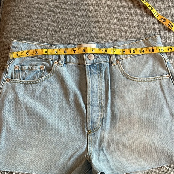 TRIARCHY High Rise Cut-off Short Color Spring Indigo
Size 30 - Picture 11 of 13